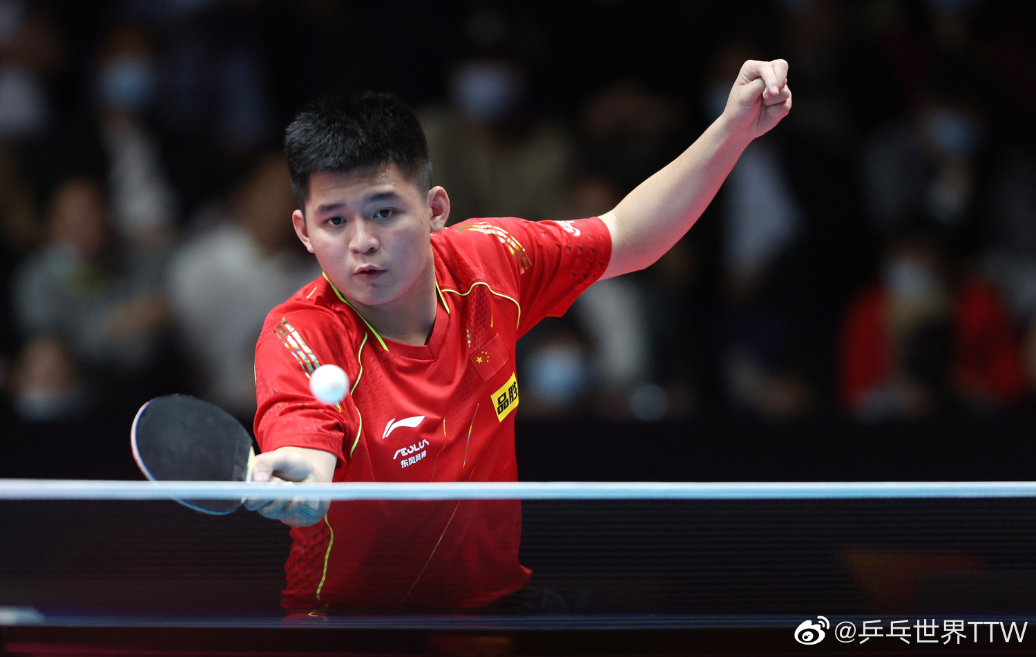 樊振東|被對手當偶像！樊振東笑言有點緊張，秦志戩當場外指導王皓觀戰