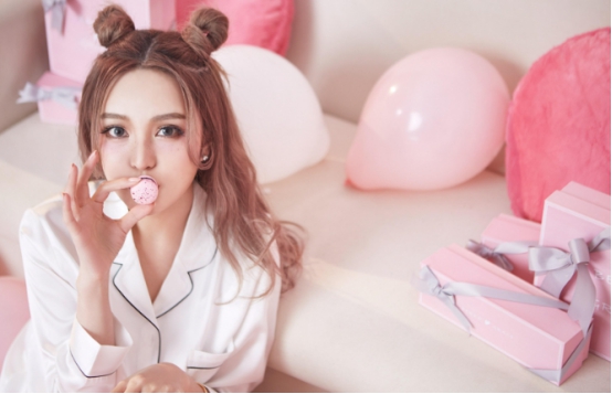 毛晓彤|毛晓彤出名前后颜值差别巨大，从其貌不扬到美若天仙，过程堪比周扬青！