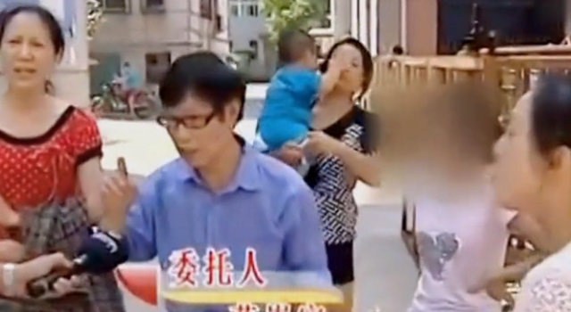 古稀老人网恋以后闪婚,三婚妻子虐待继女,邻居称后妈太狠毒