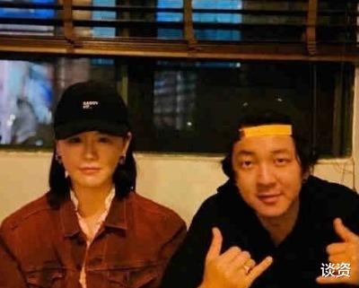 马思纯|33岁马思纯疑与男友已结婚，现身机场孕味十足，妈妈贴心搀扶