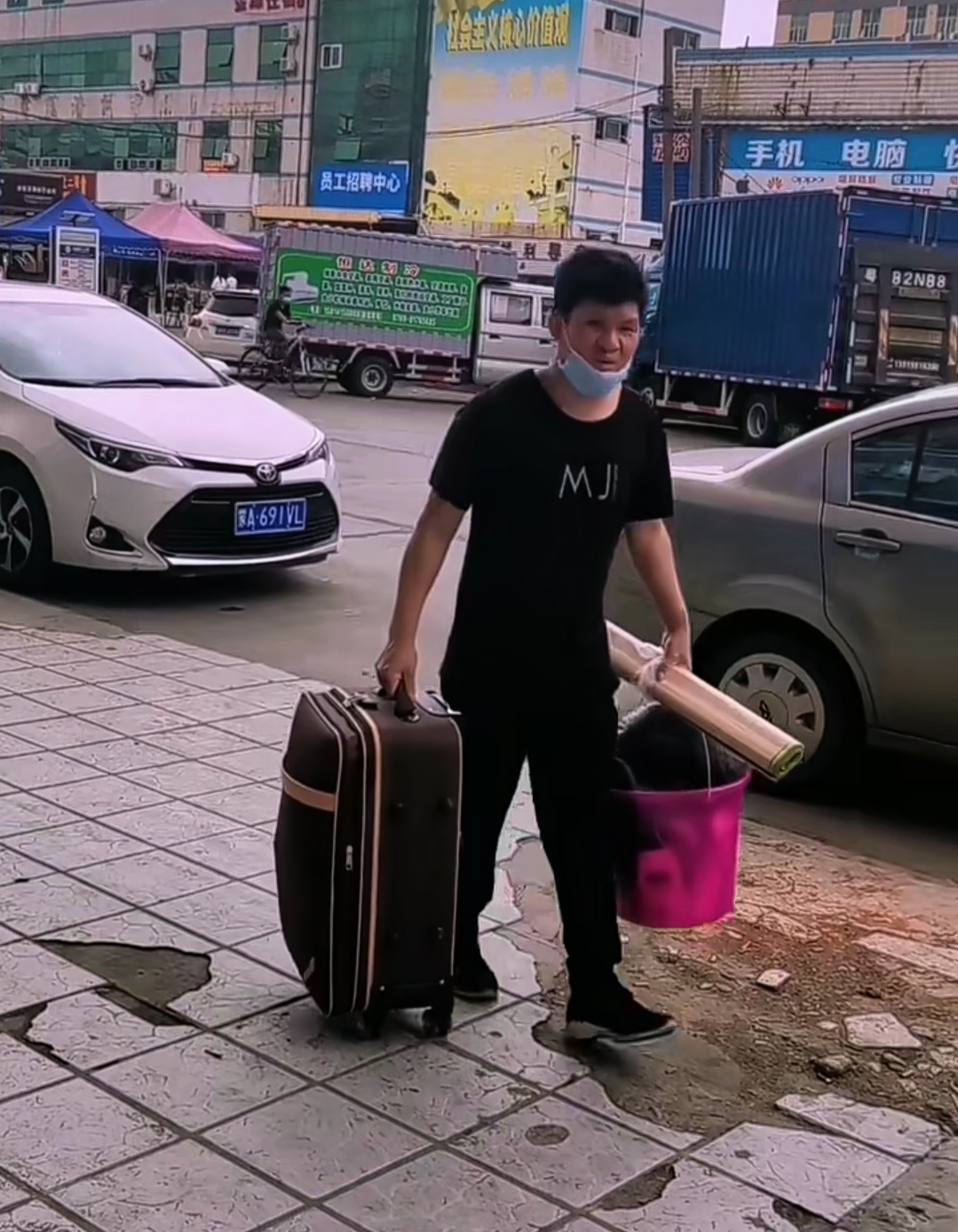 海子的社会趣闻录 我们工厂一个很牛的电工。现在终于被老板开除了