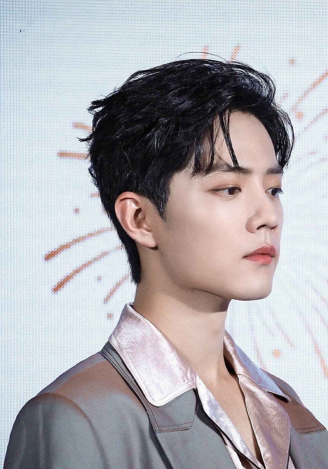 肖战|一顿饭“干”出6个热搜？肖战在线辟谣恋情！网友：不愧是真顶流