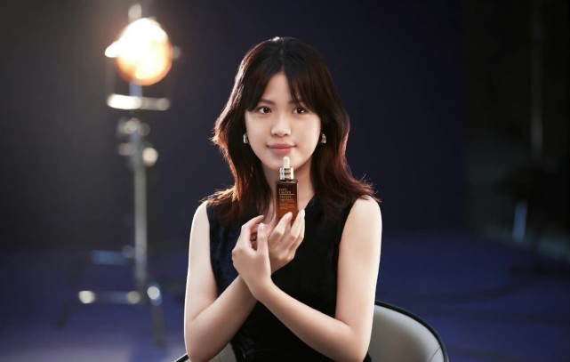 杨幂 冠军杨倩事业大爆发!穿T恤越来越有女明星范,却没有拍大片惊艳