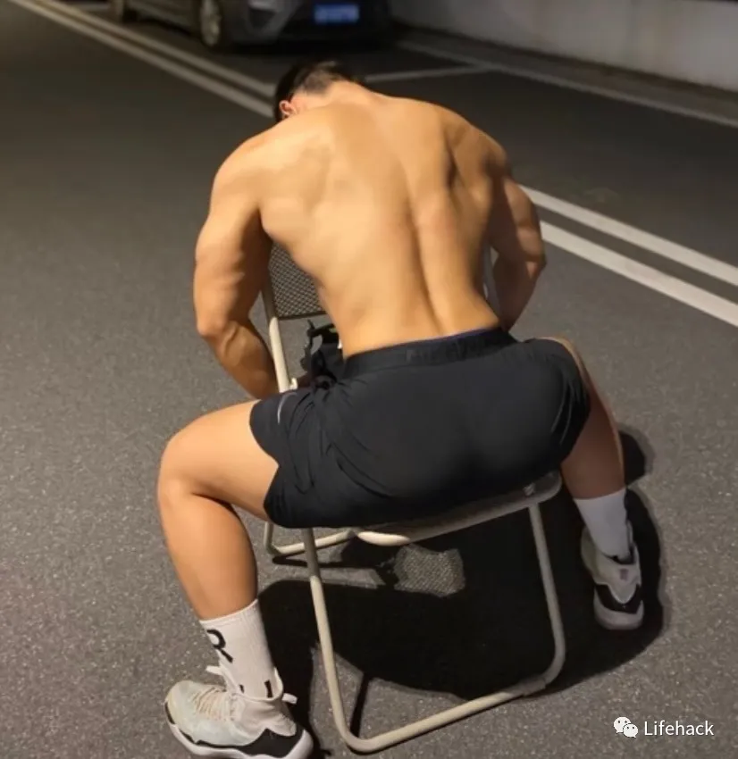 范丞丞|范丞丞肌肉线条被粉丝吹上天！网友怒了：就这....