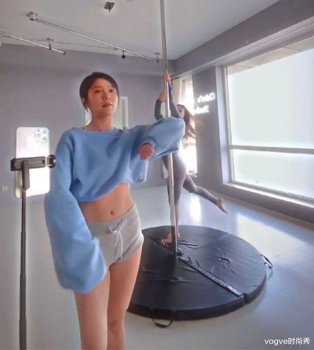 赵奕欢|赵奕欢“跳舞”有多强？穿12cm短裤跳舞，腰围细得吓人