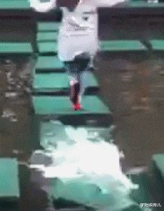 大学生|“华为1996年的招聘广告，大家自己感受一下！”哇哈哈哈哈～