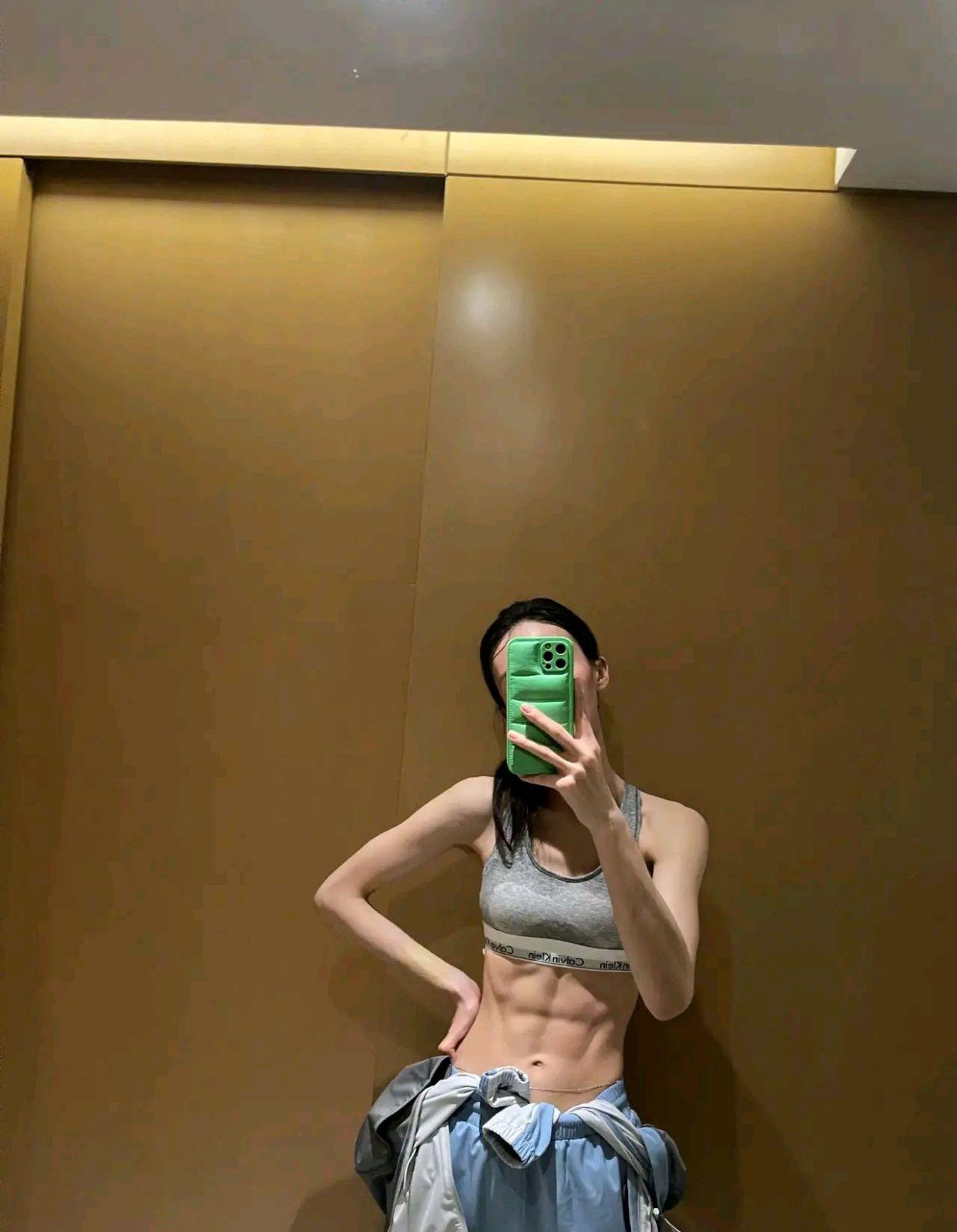 金晨|tvb红毯太让人意外了？谢娜真的变了？新年第一个惊讶是金晨给的？