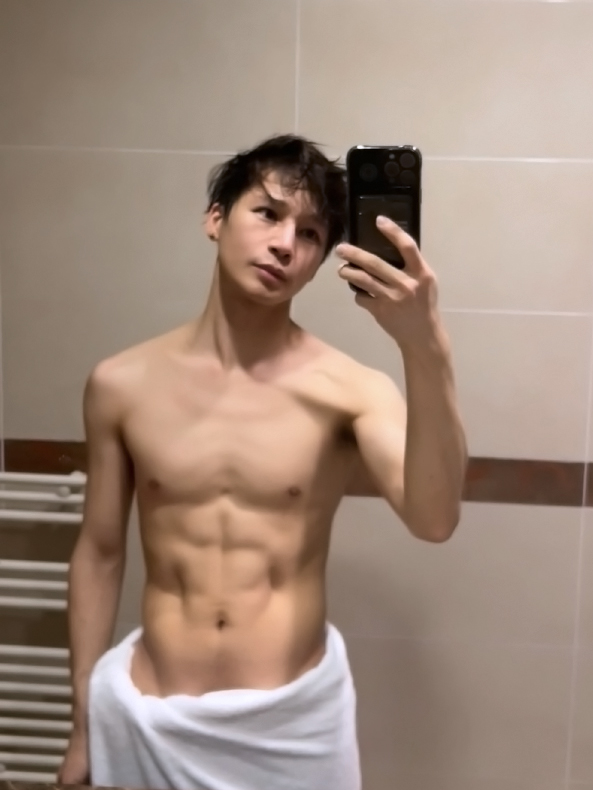 明星夫妻|陈奕天2021年末腹肌鉴赏 一如既往的养眼