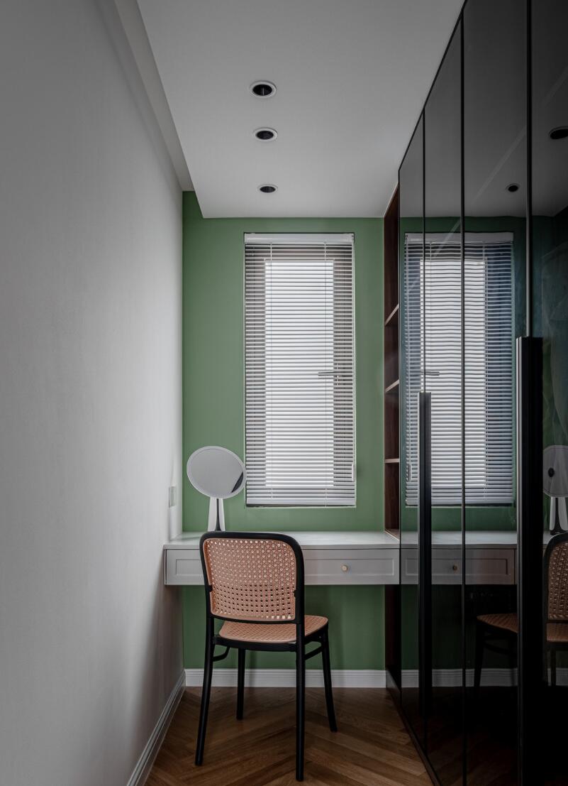 不愧是文艺女青年的家!布局打破常规,色彩古典雅致,太抢眼了