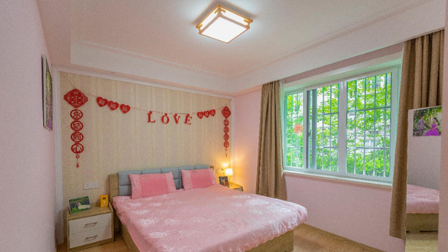 粉色|装修婚房，客厅蓝色梦幻似海洋，主卧装成粉色尴尬了