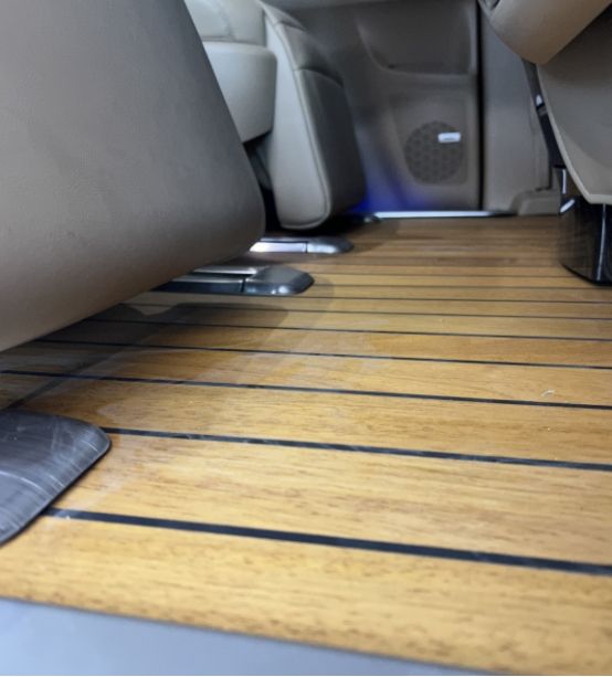 商务车改装厂给我装了2年前的木地板,能用吗?