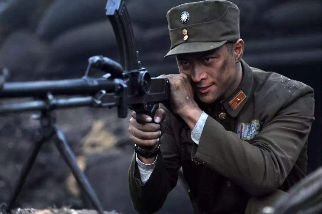 易烊千玺|刘德华登上新闻联播，易烊千玺段奕宏也在，全员成盖章认证好演员