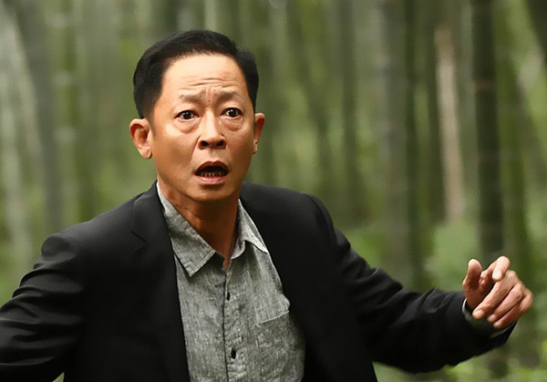 王志文带母亲吃大闸蟹, 告诉母亲一个20, 却偷偷给服务员1000元