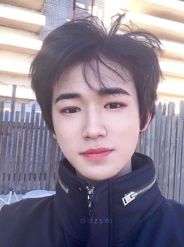 王一博|王一博：我卸妆了，许光汉：我卸妆了，宋亚轩：我化妆了？