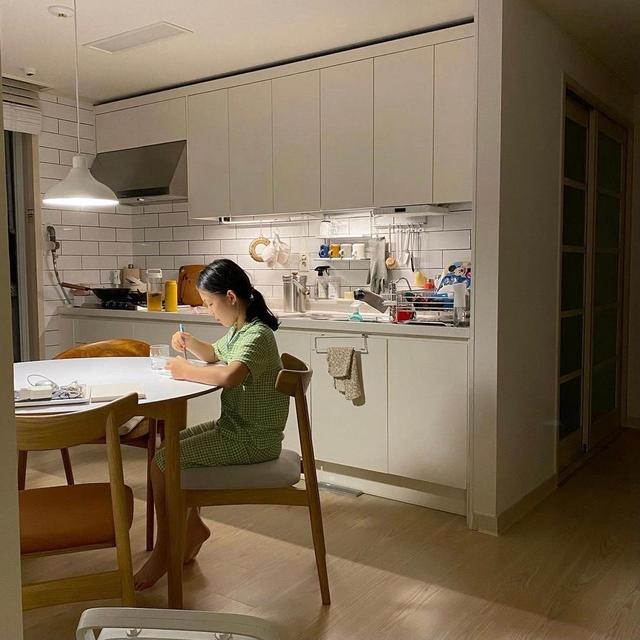 |这位韩国太太,将128㎡的家打理得有条不紊,生活自律又精致,厉害