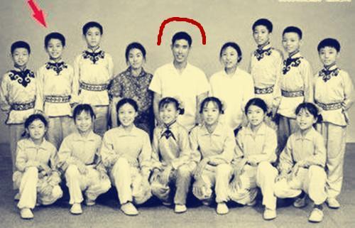 李连杰|李连杰生日或抑郁症女儿庆祝，爱女双眼无神！58岁李病情反复变虚胖