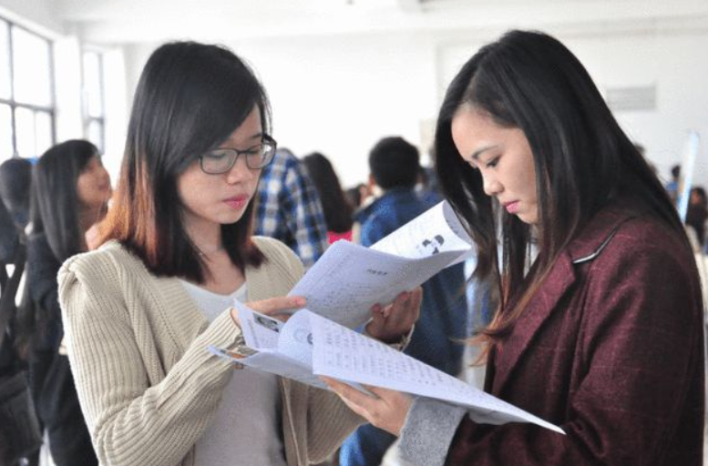 考研|企业招聘新标准，三无家庭本科生找工作受限，这可比学历低更难受