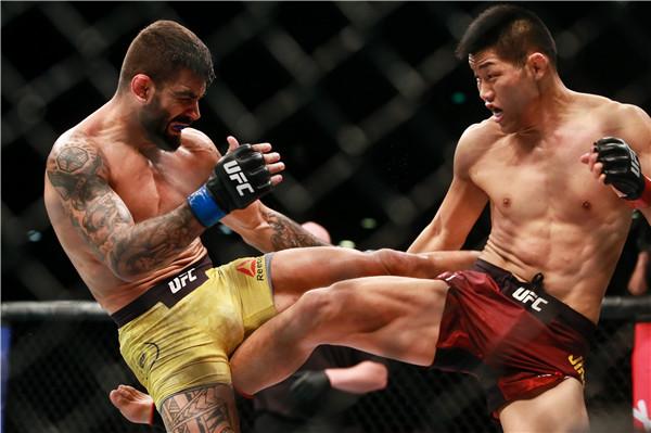 小沈龙|李景亮挑战小沈龙的结果来了：演绎单手破裸绞，嘲讽雷人太极大师