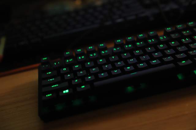 芒果TV|打游戏更爽了，RAZER猎魂光蛛V2