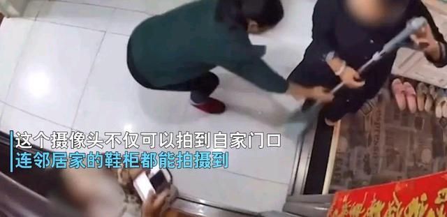 武汉一女子与邻居争吵,邻居用拖把砸摄像头,围观的网友不忘补刀