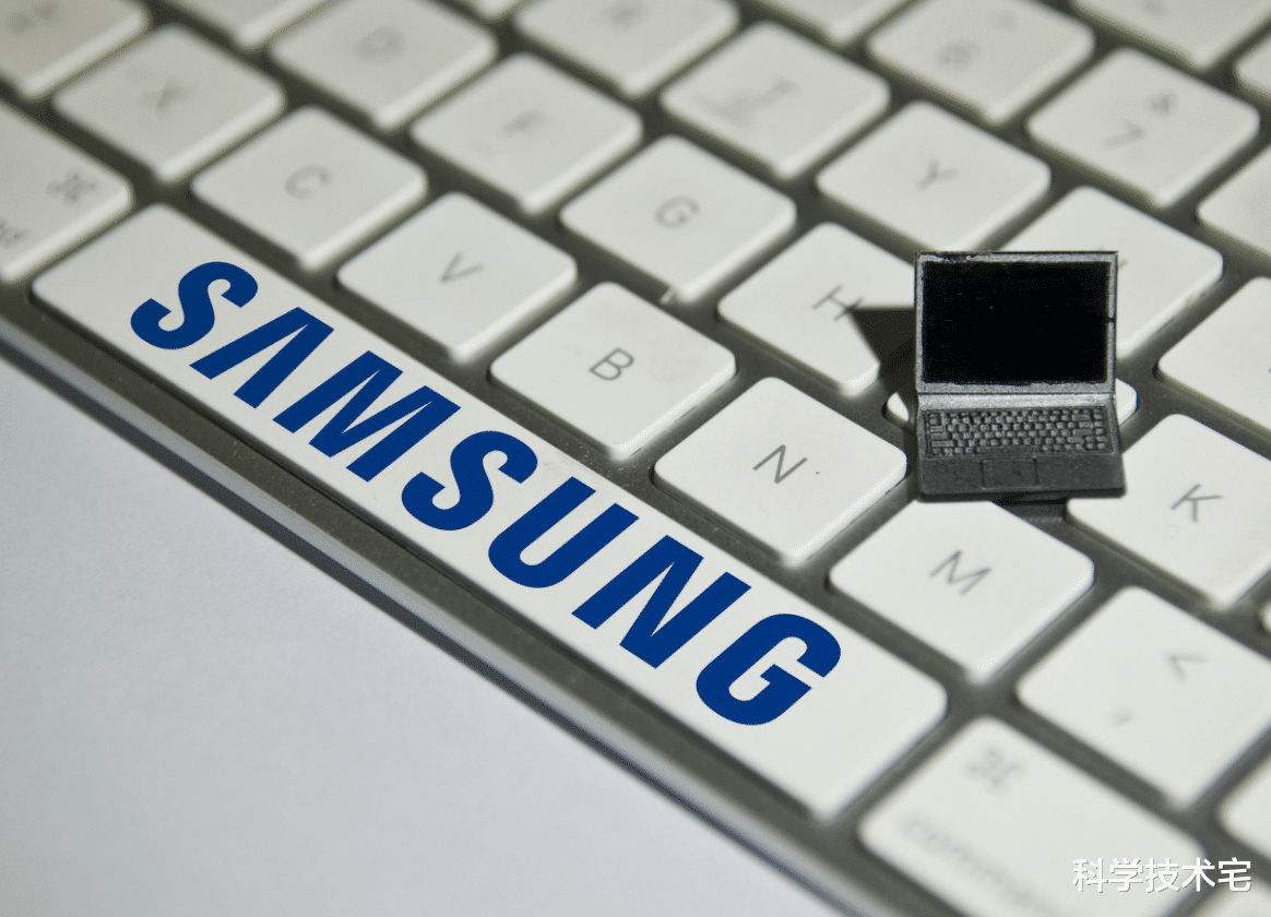 摩托罗拉|抛弃塑料膜?产业链消息,下一代国产折叠屏手机采用玻璃膜!