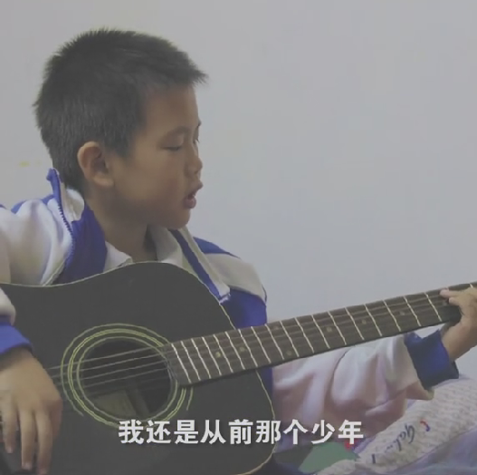 姐姐|孙卓弟弟首次发声，想和哥哥住一个房间，弹唱《少年》引网友泪崩