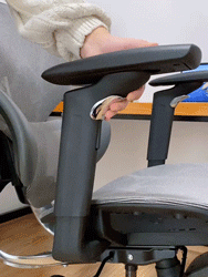 居家办公都要认真：入手黑白调人体工学椅，坐着舒服工作顺心