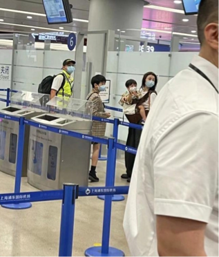 朱时茂|张柏芝三胎儿子终于露正脸，眼睛凸显优秀基因：真是老天爷赏饭吃