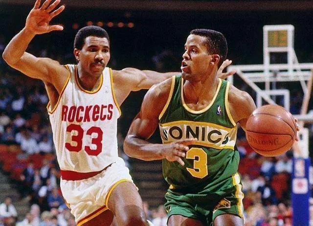 斯蒂芬·庫里|史上最弱雞扣籃大賽沒有之一！實戰0扣籃也保底季軍！庫里哭暈在廁所！