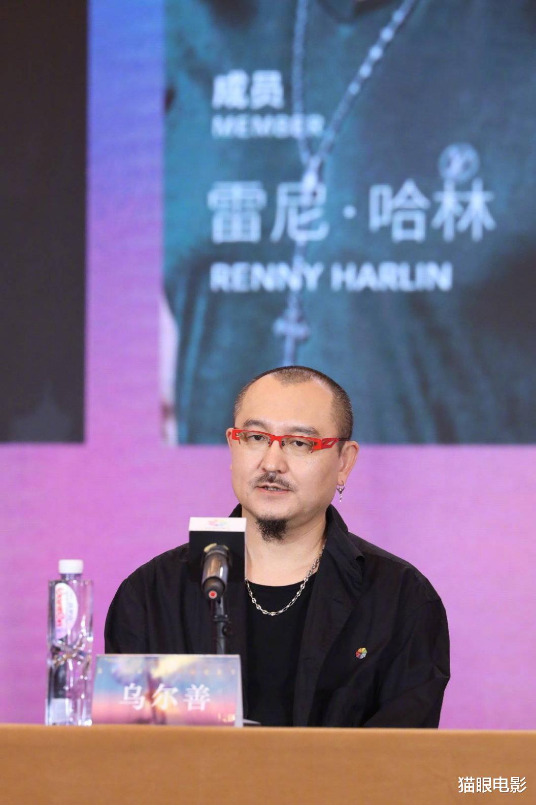 巩俐|巩俐在评委见面会坐C位，穿休闲装气场不减，陈坤戴眼镜反差好大