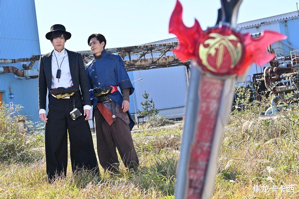 尤里|假面骑士冬剧场版超越世代新剧照：尤里排面十足 新干部抢先透露
