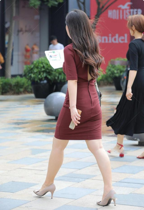 穿衣搭配|职业女性怎样搭配修身裙，才能更显端庄大气