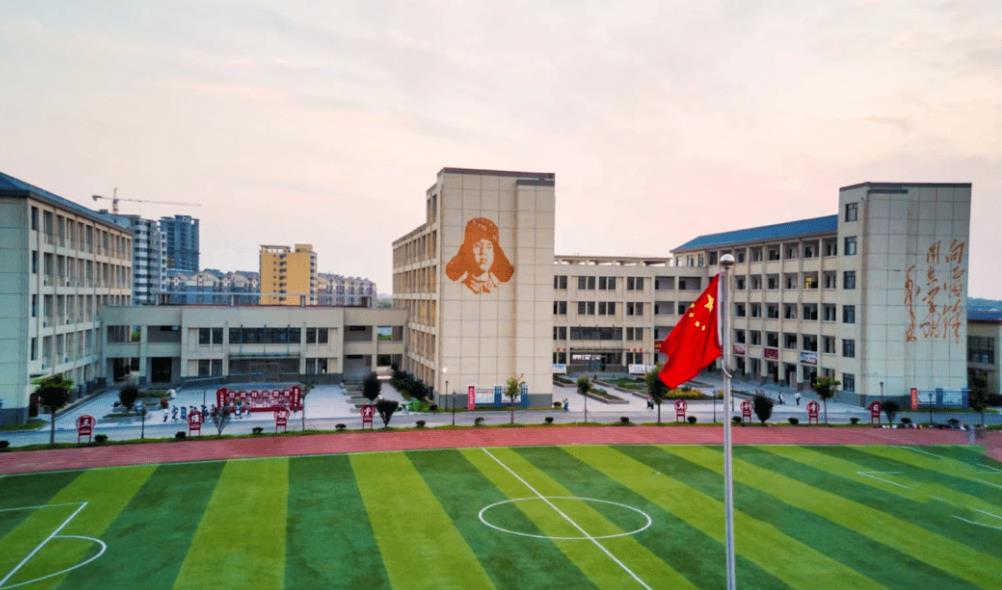 吴洪娜聊说育儿|教育部新通知，中小学可能要“民转公”？私立老师将何去何从