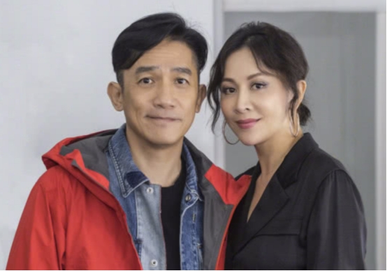 赵薇|55岁刘嘉玲怀孕了？全家拜佛肚子抢镜，曾开玩笑说要代孕