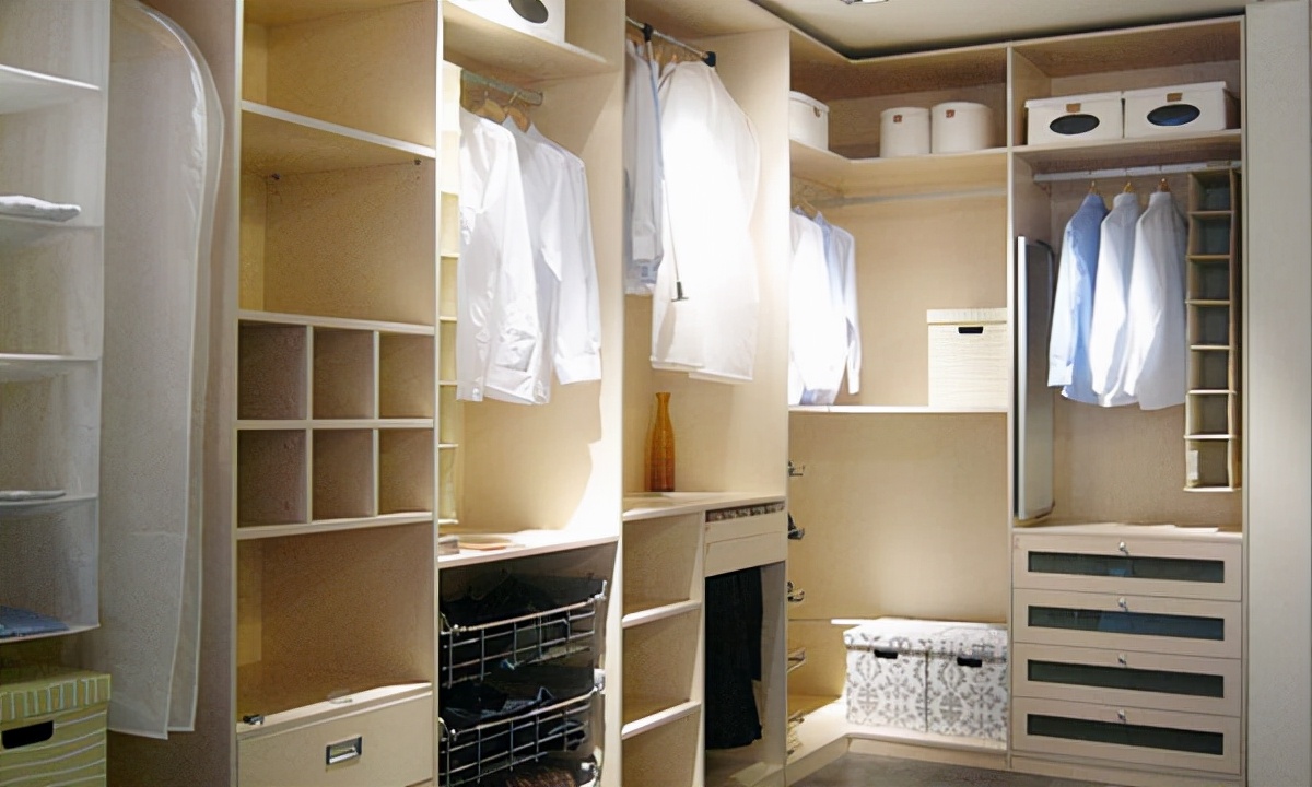 |最近都是闷热潮湿的天气,你的衣柜还好吗?