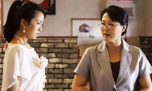 小怪兽情感|36岁陈女士哭诉：儿子在麻将馆嚎啕大哭，我被老公一拳打倒在地