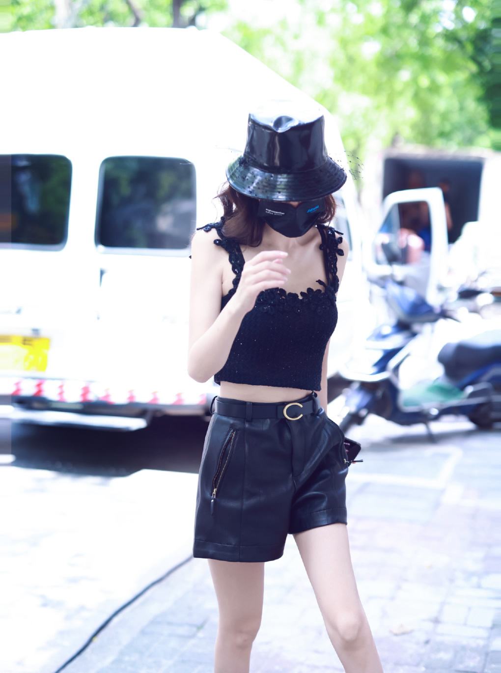 红珊瑚me|杨颖的私服太好看了，小背心配皮短裤，又甜又酷很有少女感