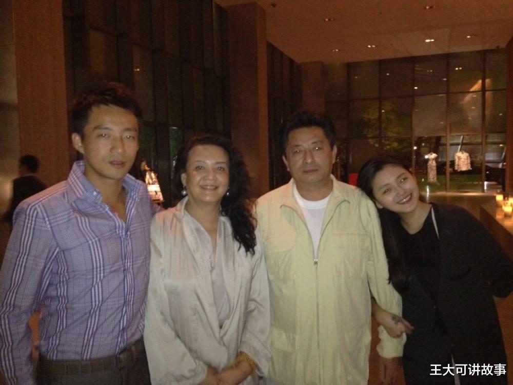 |闺蜜带双胞胎结婚,新郎是前夫,不请自来送他们一份大礼