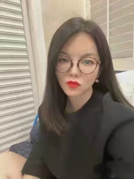 闲鱼有话说|李湘减肥成功？圆润贵妇脸瘦成瓜子脸，穿那么花的西装也不显胖