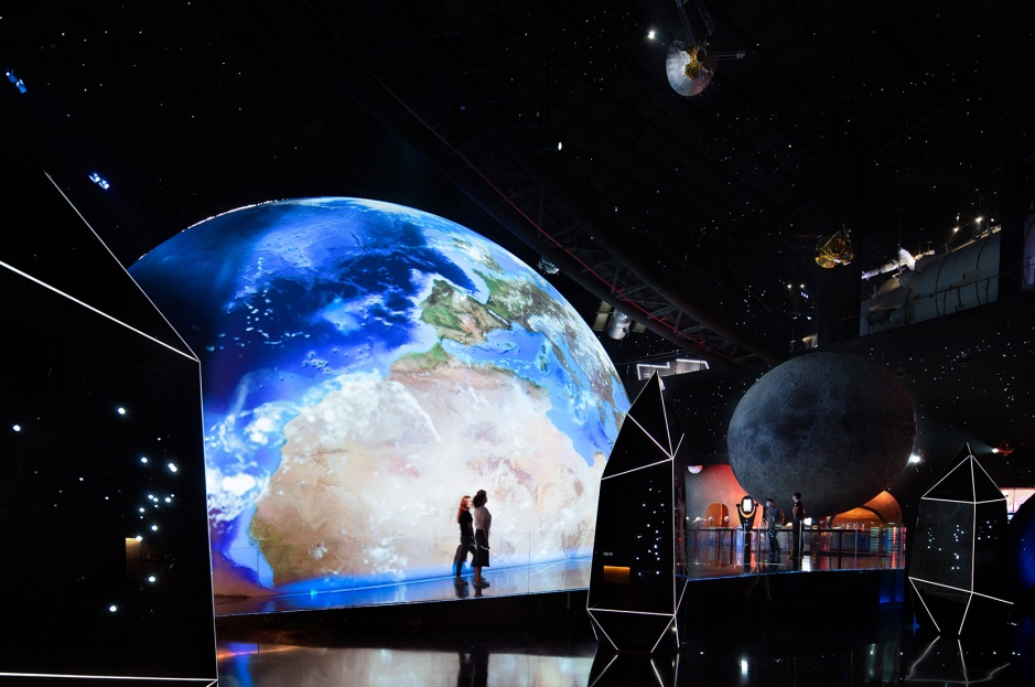 月球 天和核心舱1: 1模型、月球土壤、稀有陨石，全球最大天文馆亮相！