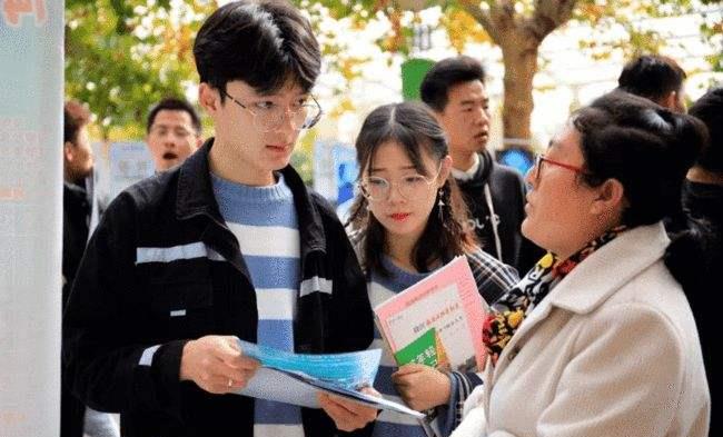 教师|毕业生“幸福指数”最高的职业排名，榜首很有权威，教师未进前三
