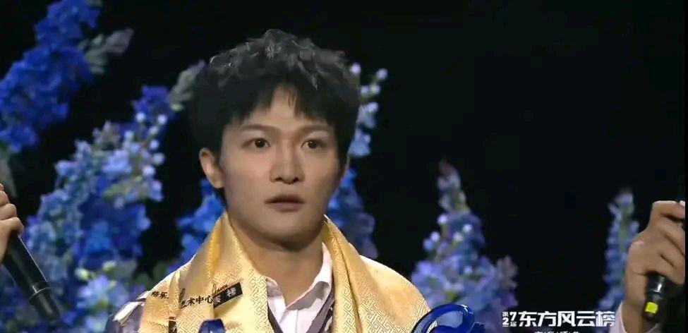 刘诗诗|节目组正式官宣，在今晚晚会中周深演唱五首歌曲？这是烟雾弹
