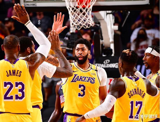 湖人队|哈雷尔边缘化，波普伤情出炉！湖人夺冠指数下降？詹姆斯：瞎扯！