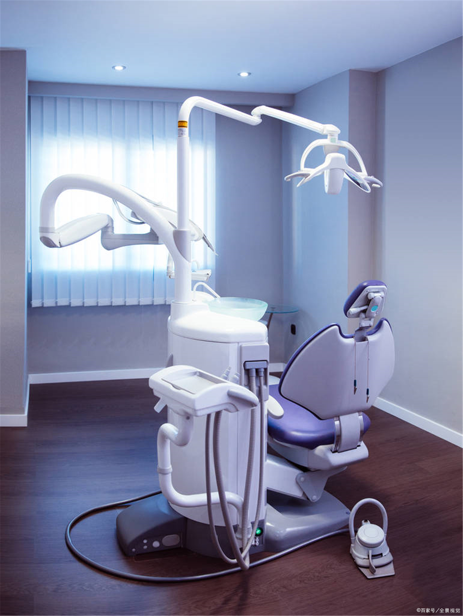 东东南南 济南一男子被医生磨坏16颗牙还被索赔4万，简直是实惨本人