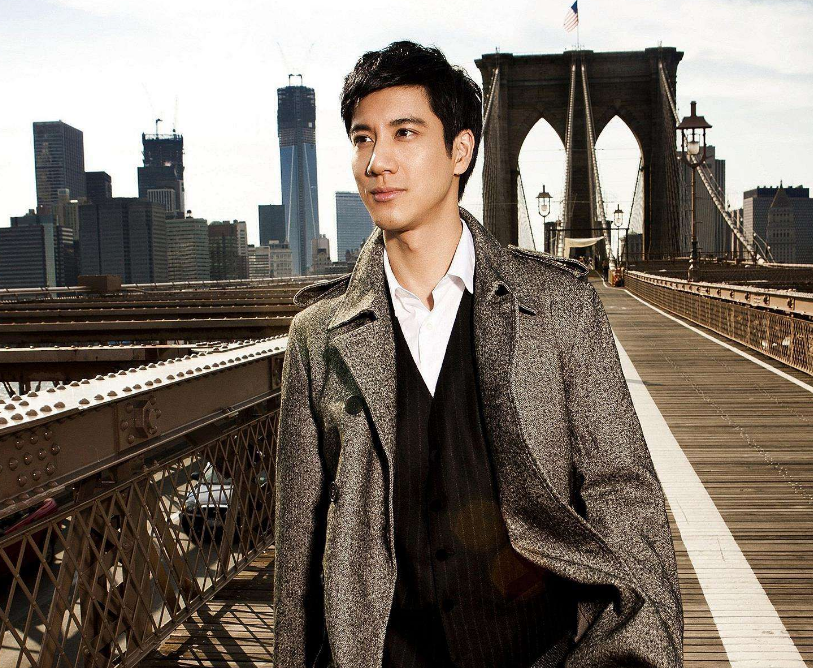 李靓蕾|?李靓蕾真正学历被扒，长相和实力媲美王力宏，铁腕母亲很强势