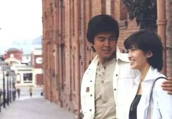 三浦友和|山口百惠和三浦友和：日本演艺圈的神仙眷侣，恩爱41年连架都不吵