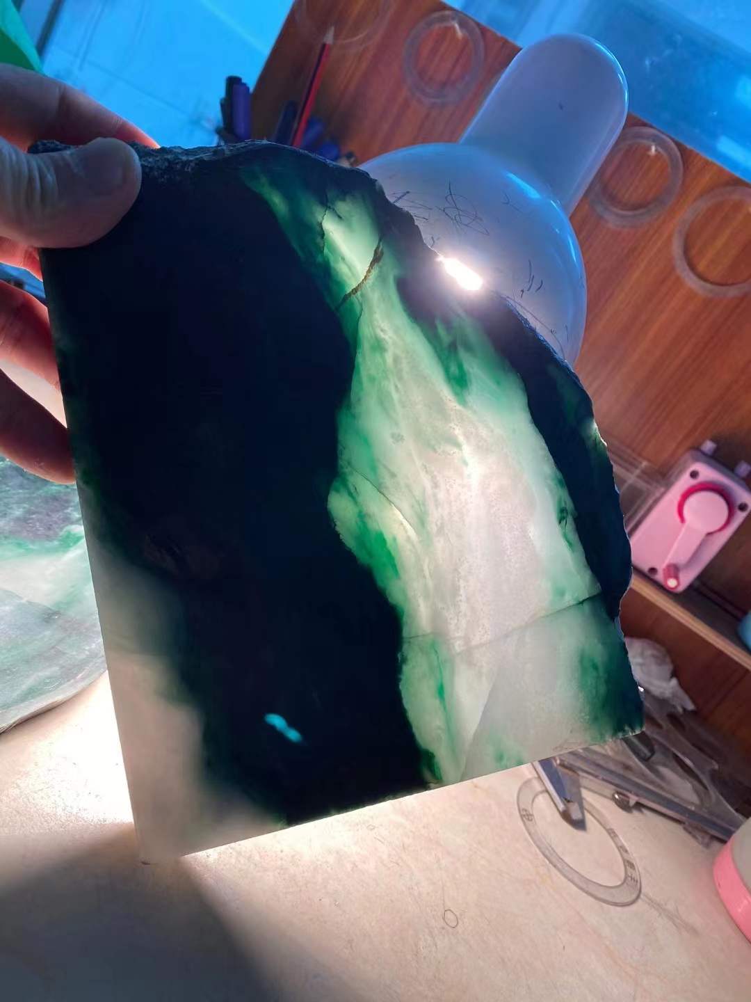 翡翠手镯|做翡翠手镯加工的行家，哪天不是在博石