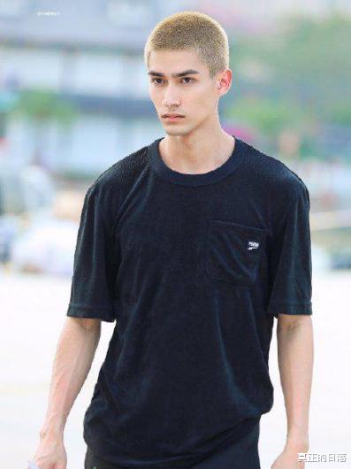 真正的日落 米卡误以为营业就是工作的意思，逗笑一众网友，可他上一次的误会却让人心疼