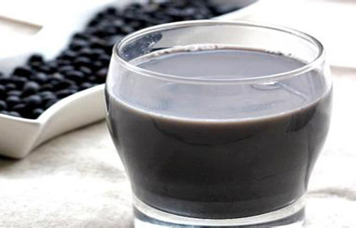 老姚说健康 天凉了,常吃黑豆或比吃肉强,若能搭配以后磨成粉冲水喝,真香啊