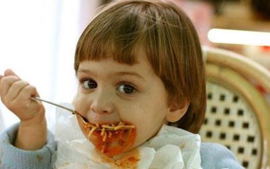 吴洪娜聊说育儿|秋天照顾孩子,不要只知道让孩子多穿,“吃和睡”更要关心